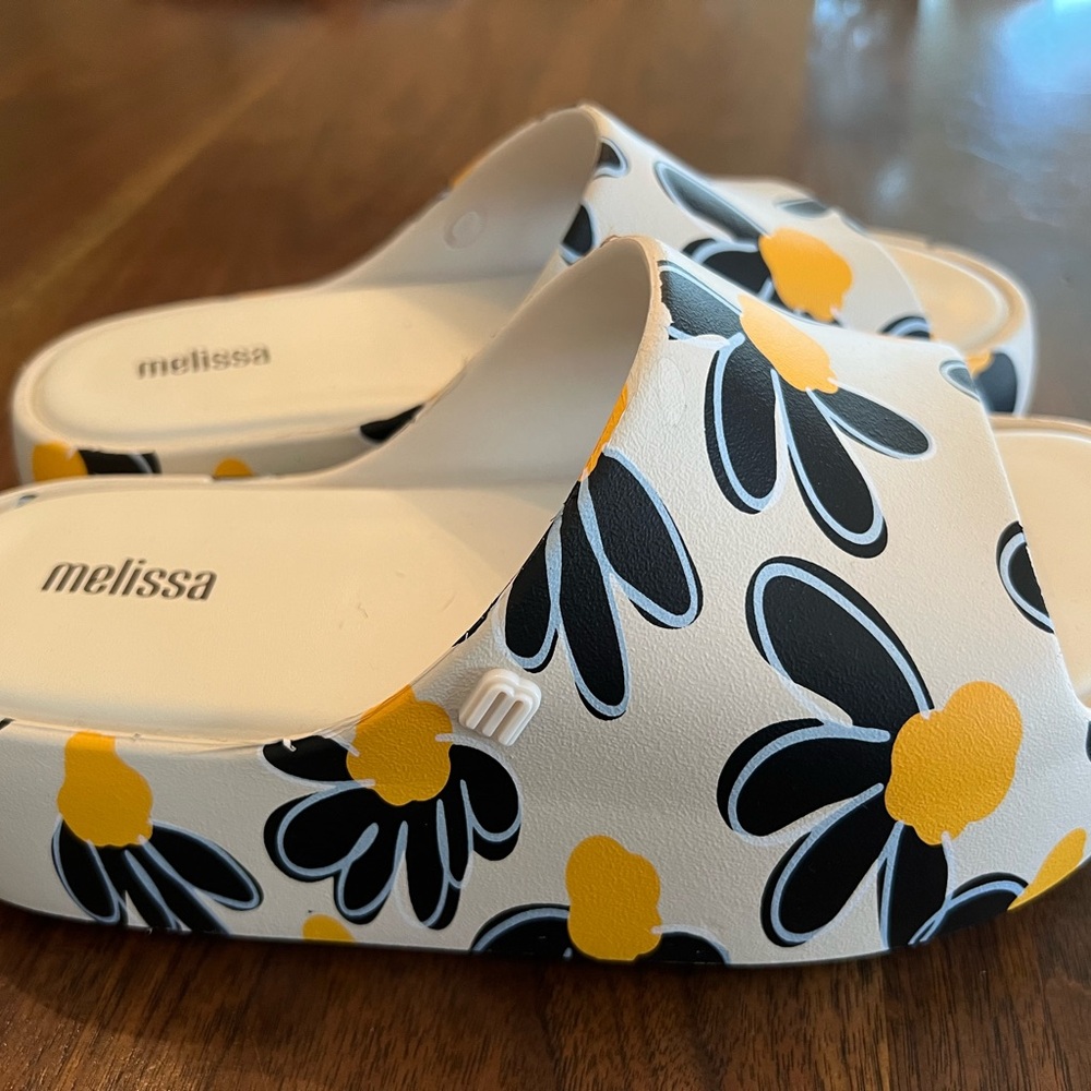 NWOT -MELISSA 🌸 Free Print platform Sandals - 🩴 (6)